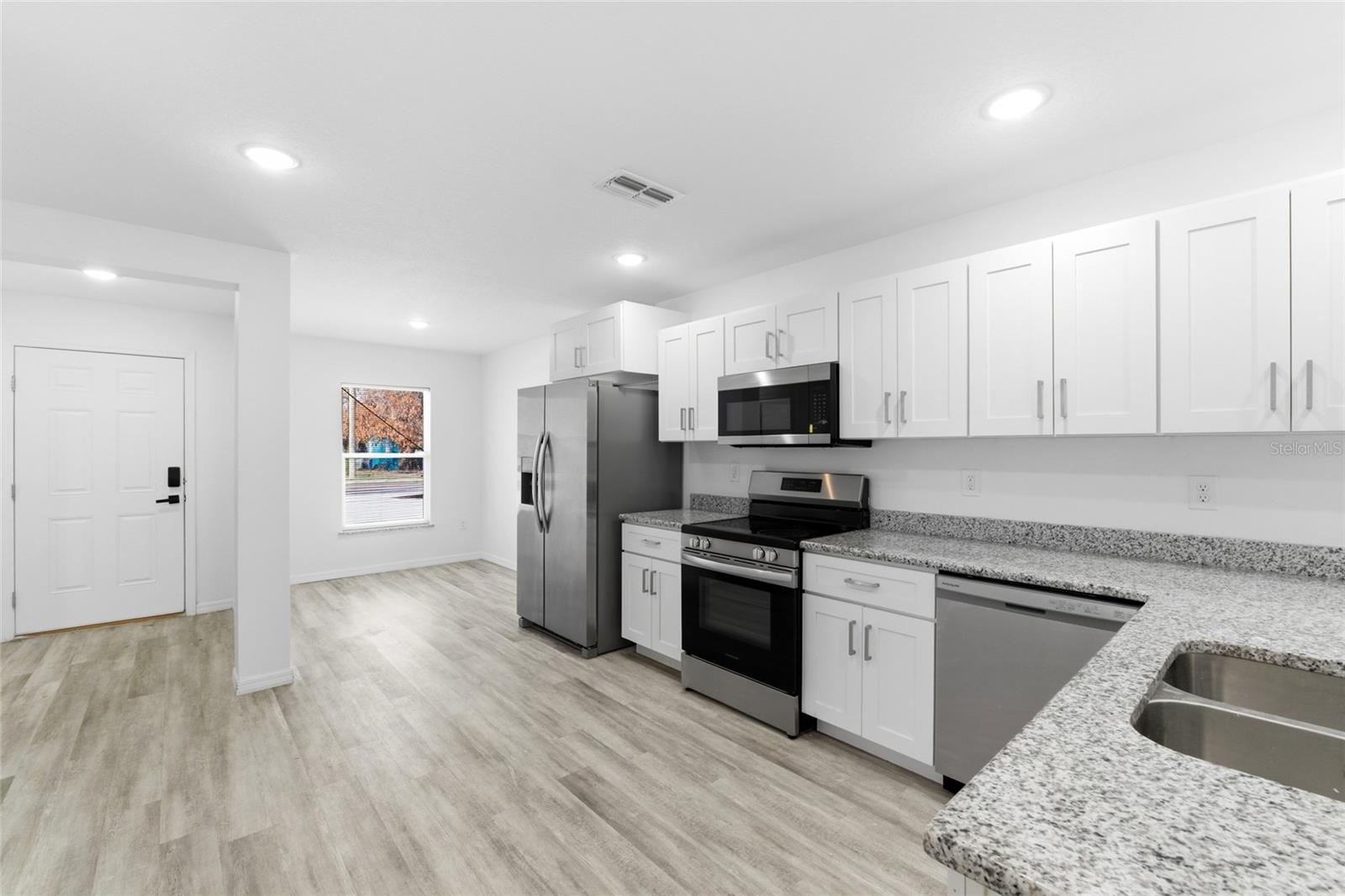 Image 3 of 22 For 302 Avenue P Nw