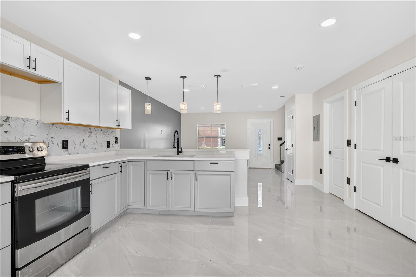 Image 7 of 34 For 7300 Daniel Webster Drive M7