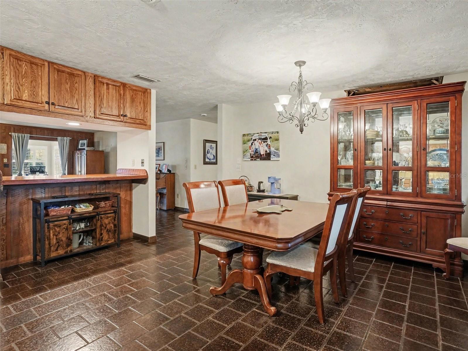 Image 8 of 28 For 1390 Ohio Avenue