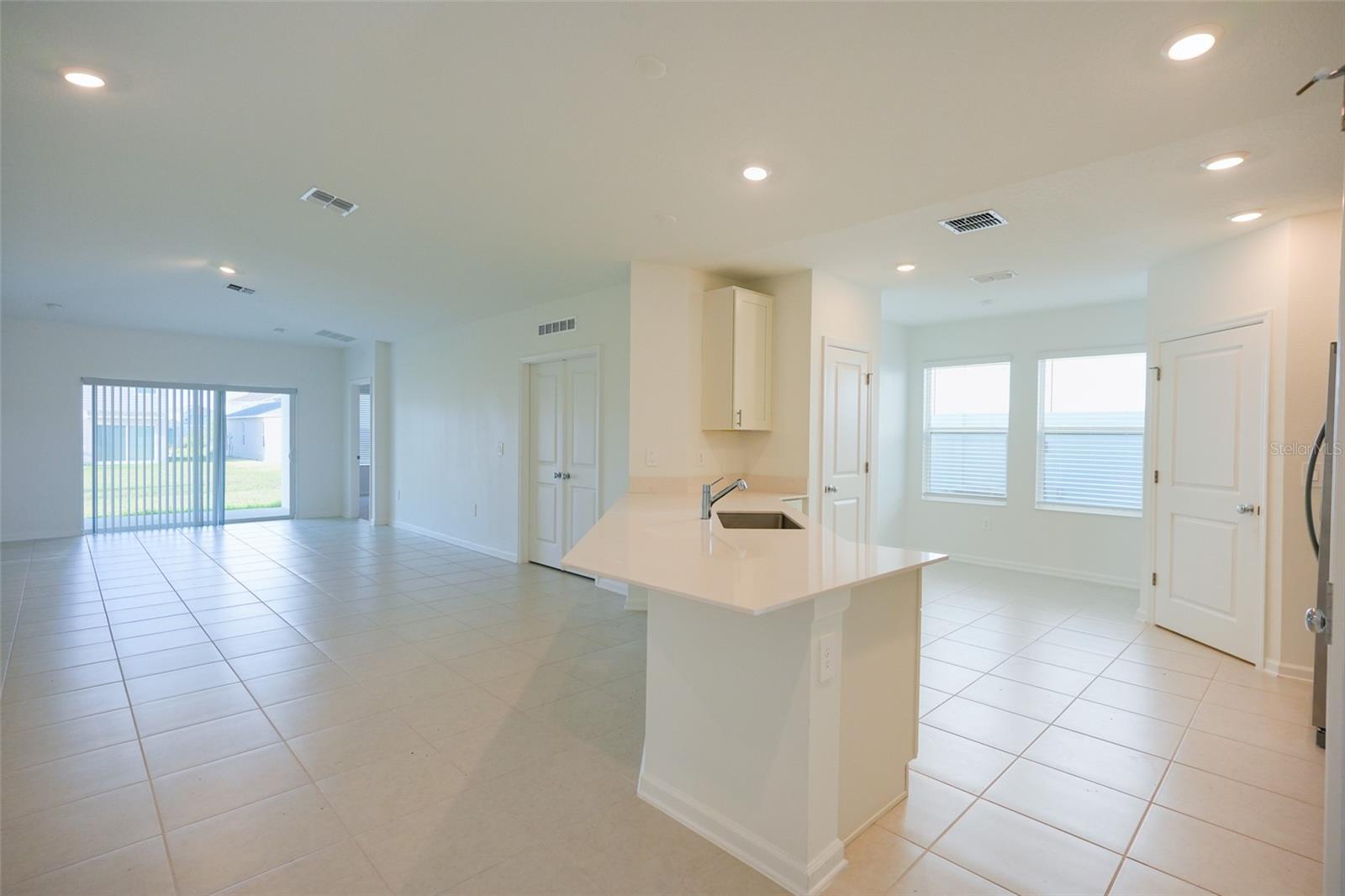 Image 5 of 21 For 5645 Loggia Lane