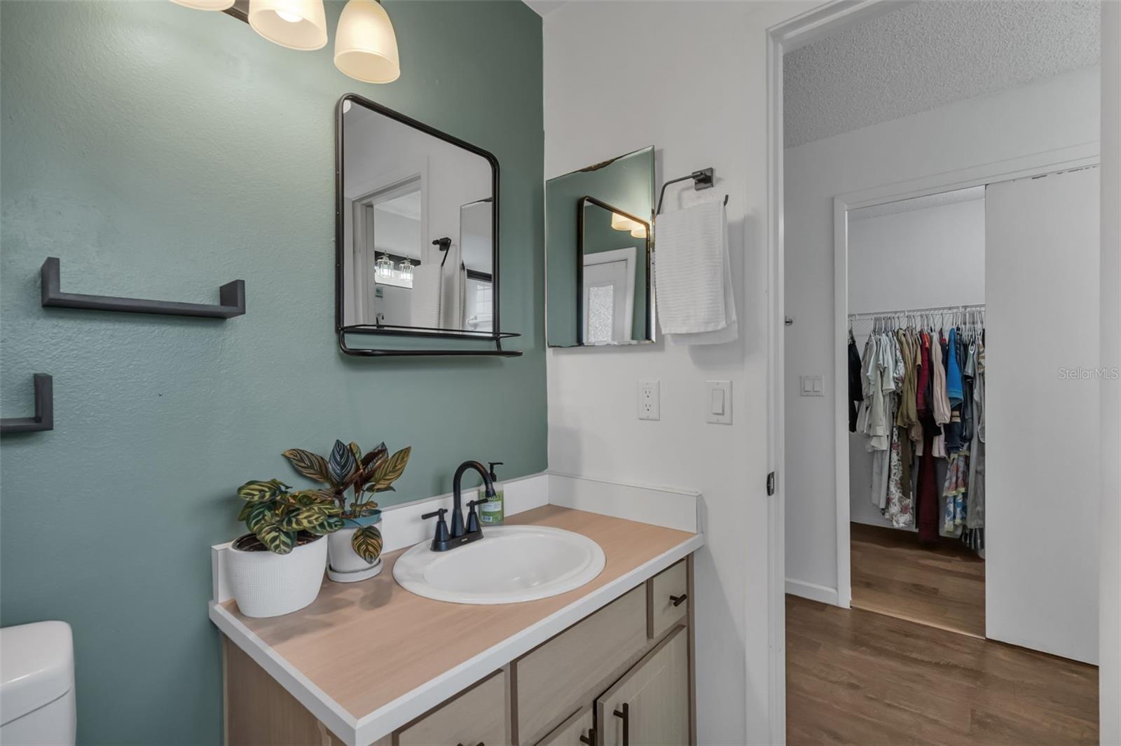 Image 18 of 49 For 1028 Karen Ridge Court