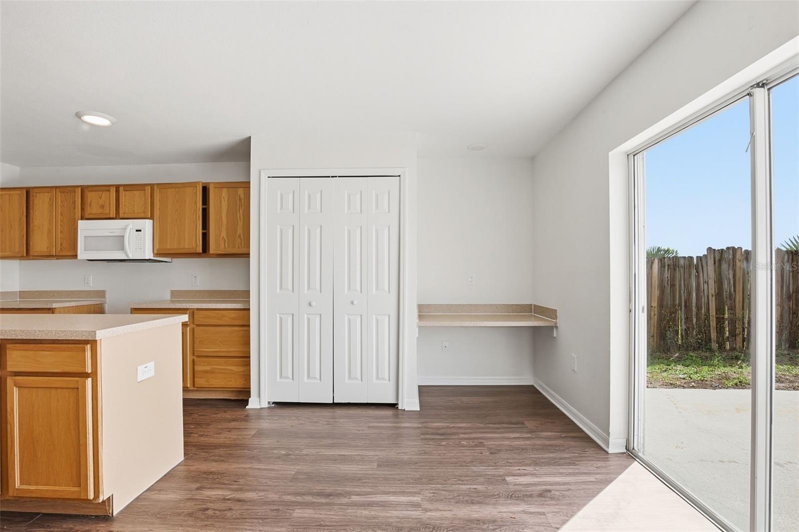 Image 11 of 36 For 11331 Ivy Flower Loop