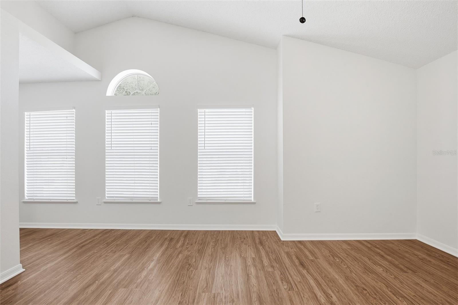 Image 15 of 36 For 11331 Ivy Flower Loop