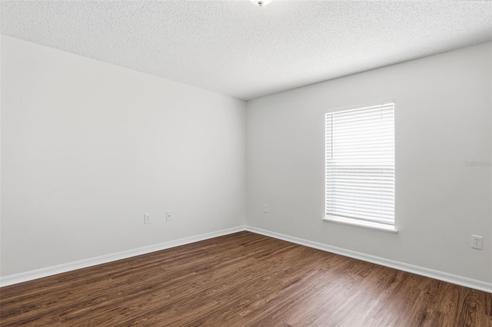 Image 22 of 36 For 11331 Ivy Flower Loop