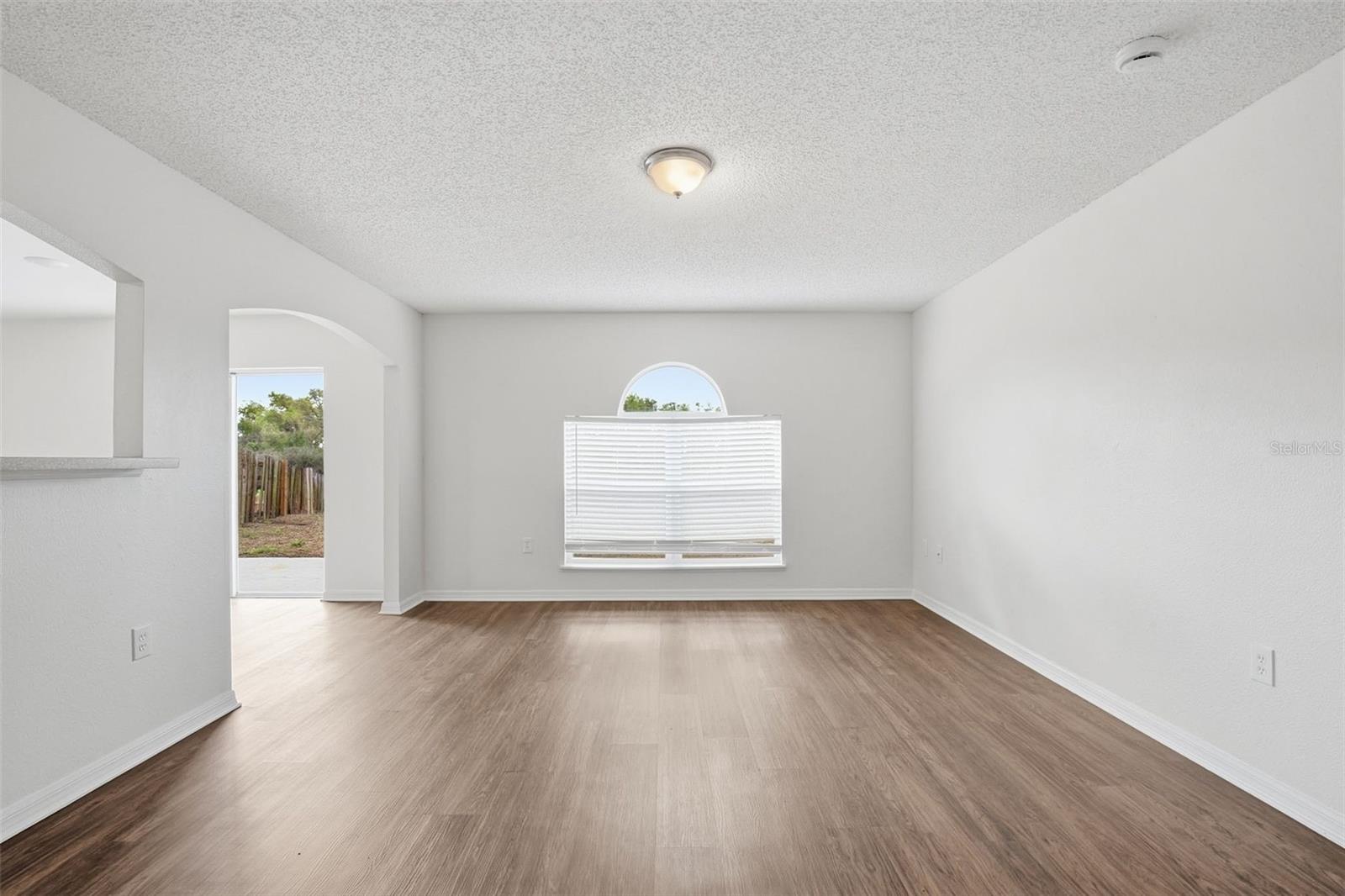 Image 4 of 36 For 11331 Ivy Flower Loop