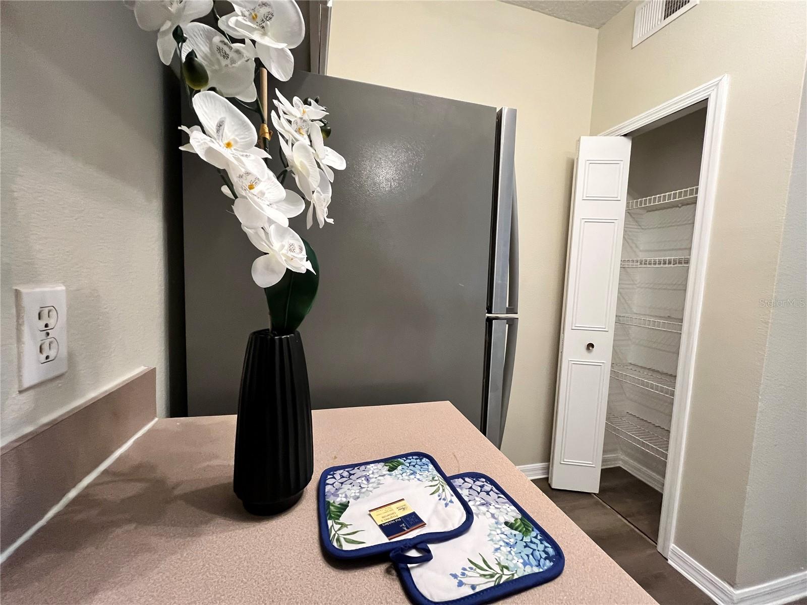 Image 11 of 27 For 5578 Metrowest Blvd  311