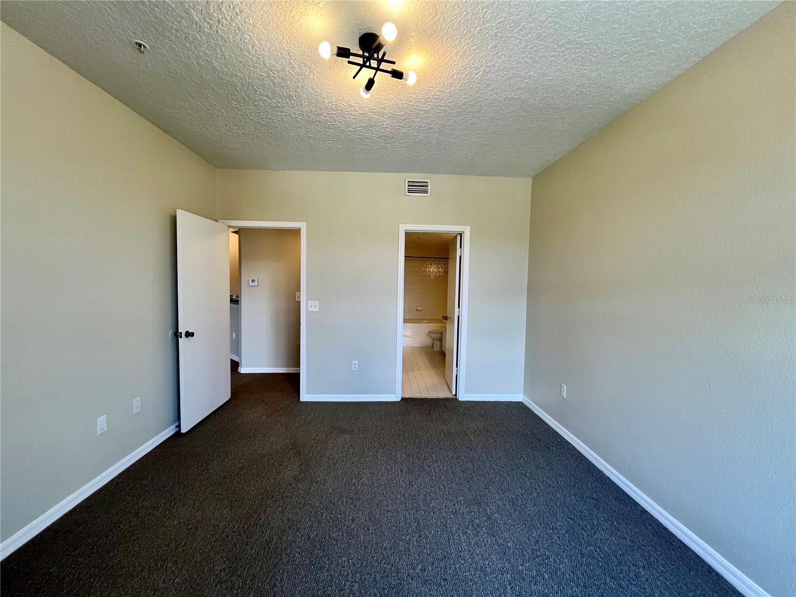 Image 20 of 27 For 5578 Metrowest Blvd  311