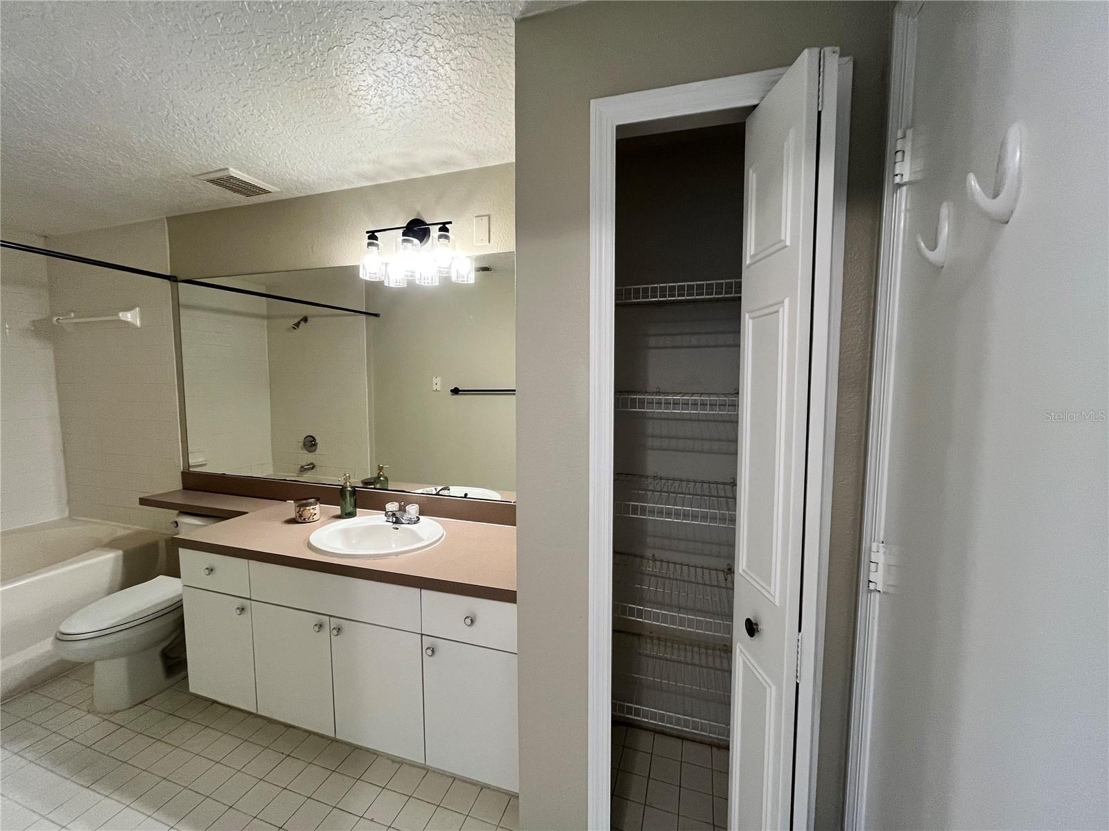 Image 21 of 27 For 5578 Metrowest Blvd  311