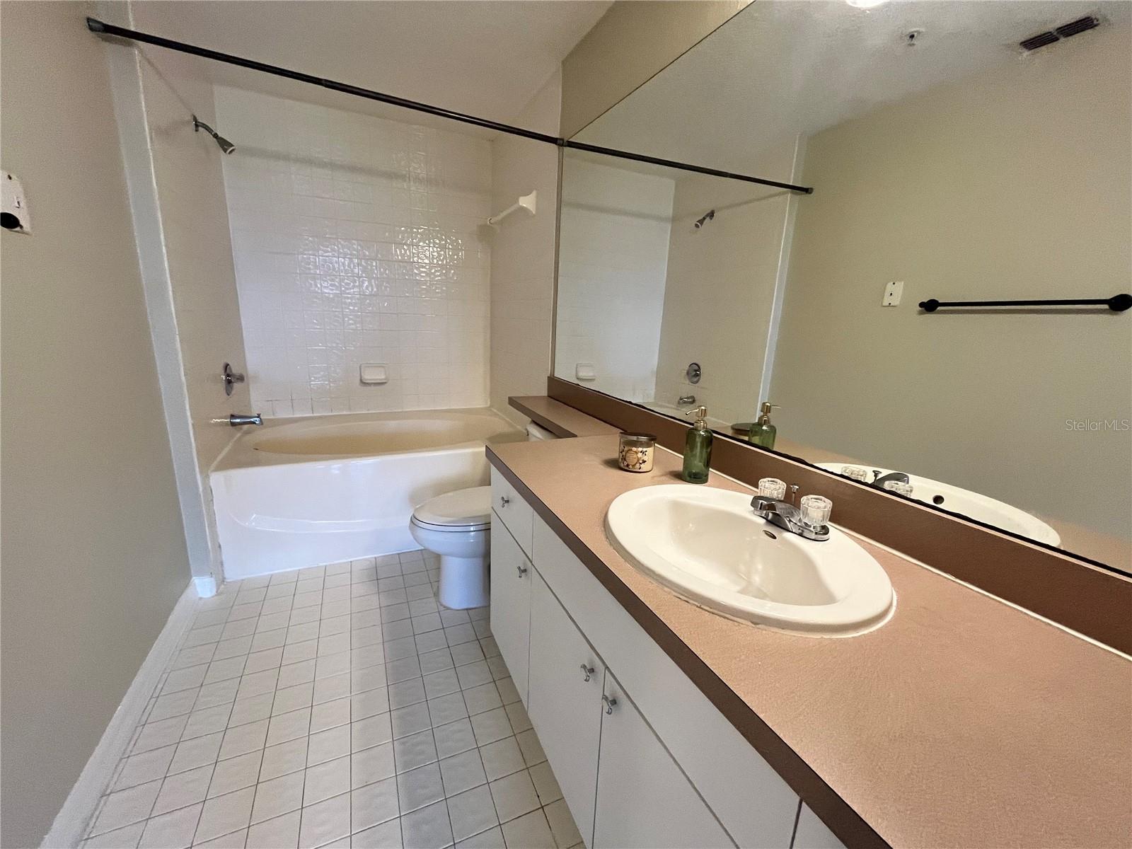 Image 23 of 27 For 5578 Metrowest Blvd  311