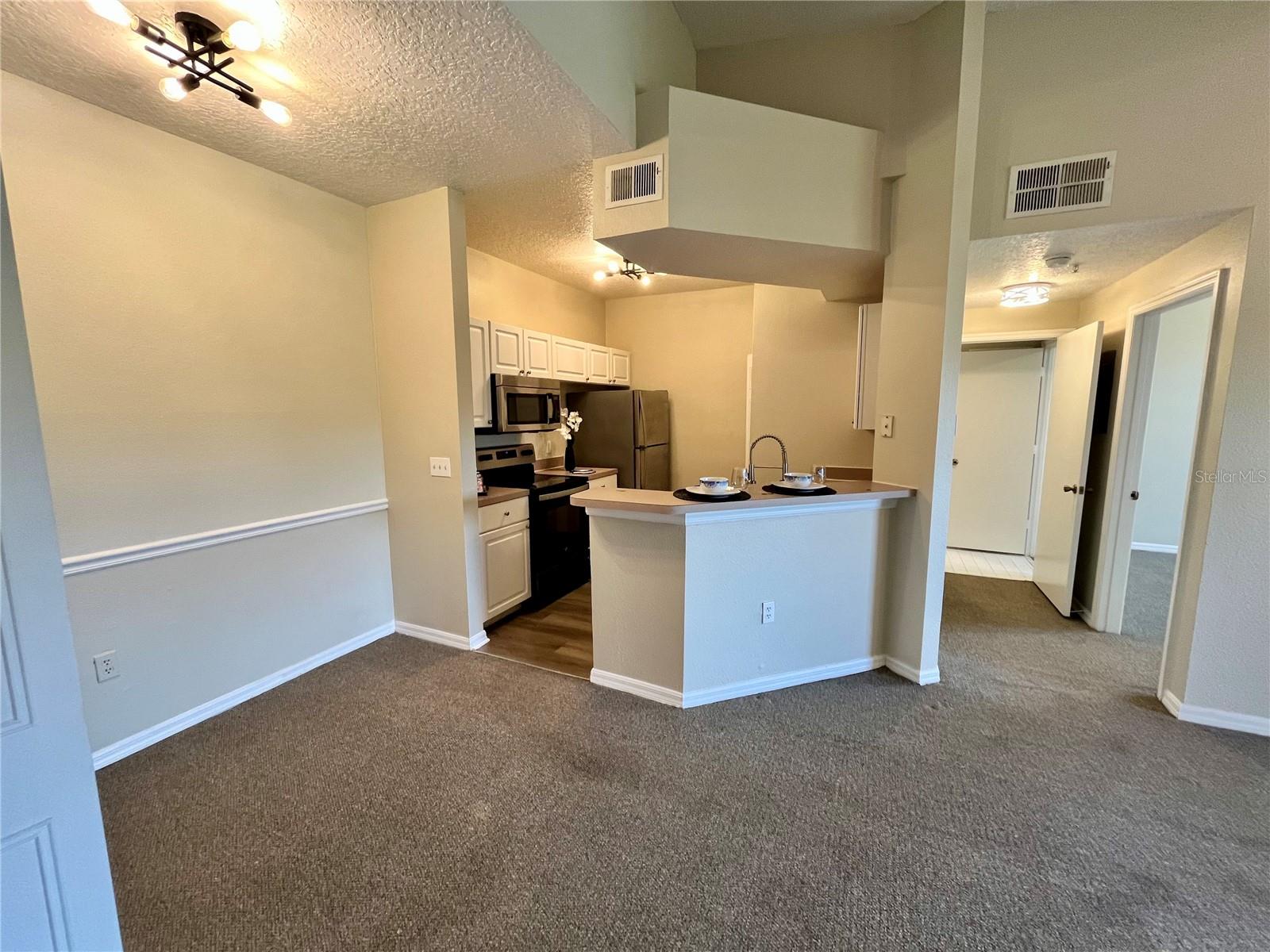 Image 4 of 27 For 5578 Metrowest Blvd  311