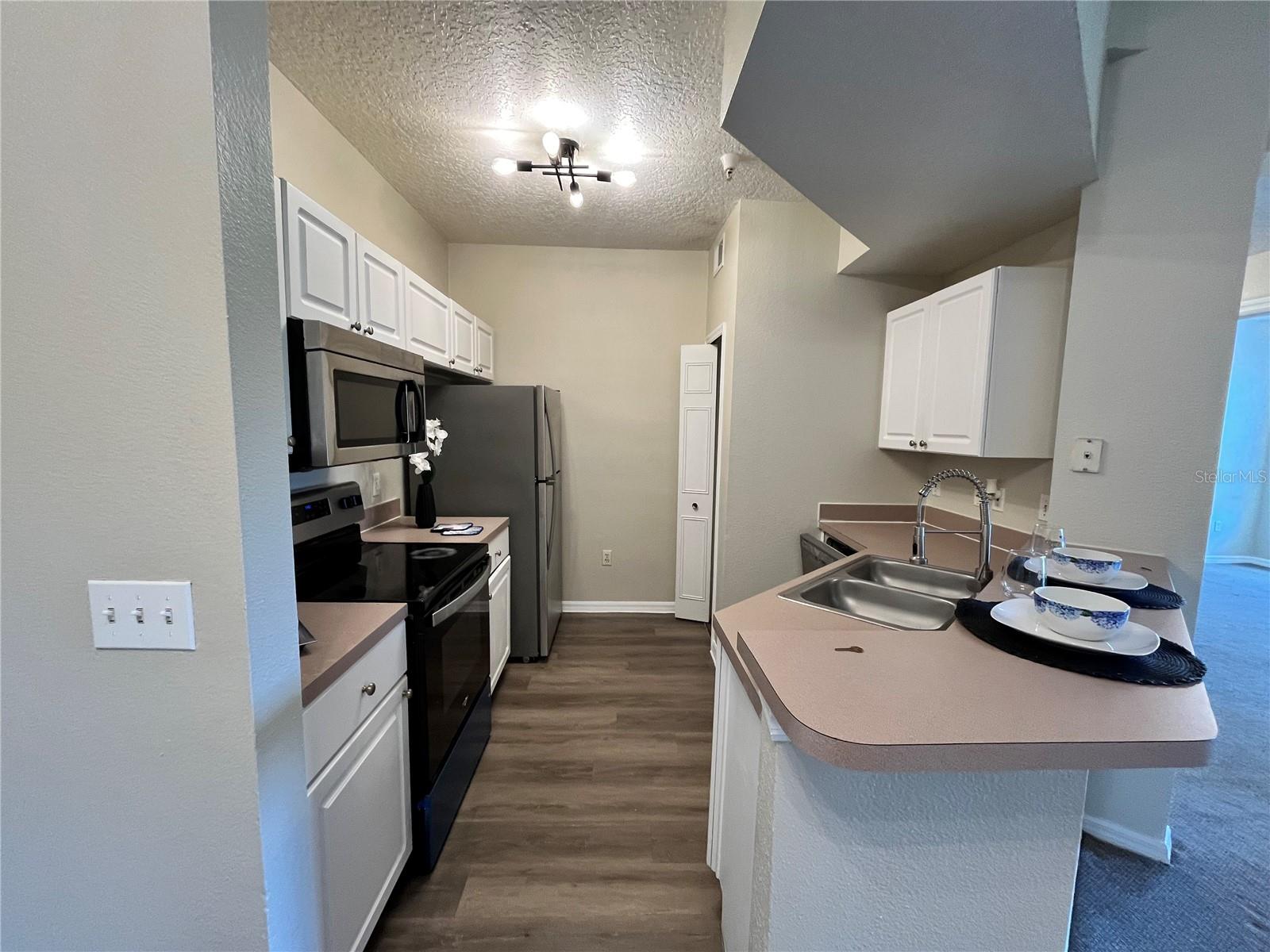 Image 7 of 27 For 5578 Metrowest Blvd  311