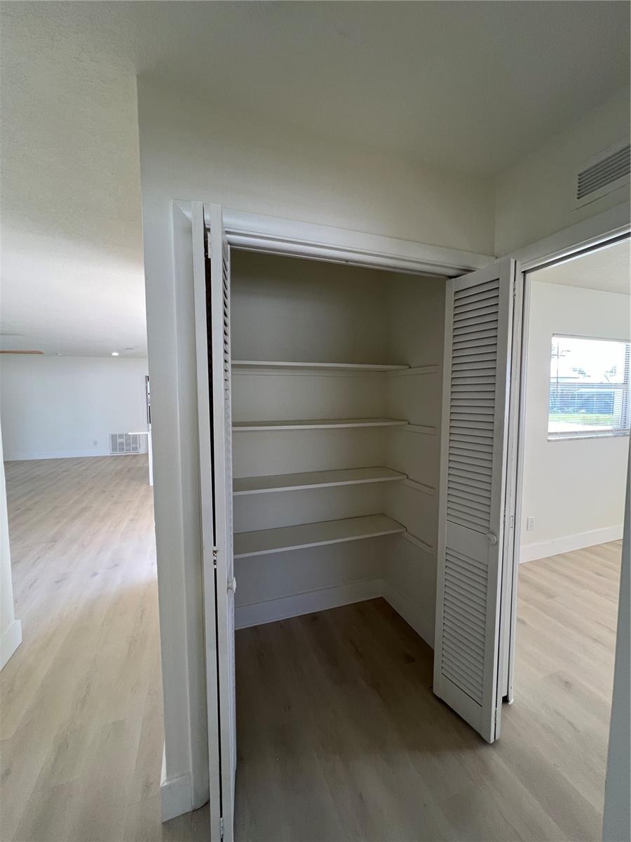 Image 20 of 63 For 2502 Tropical Shores Drive Se