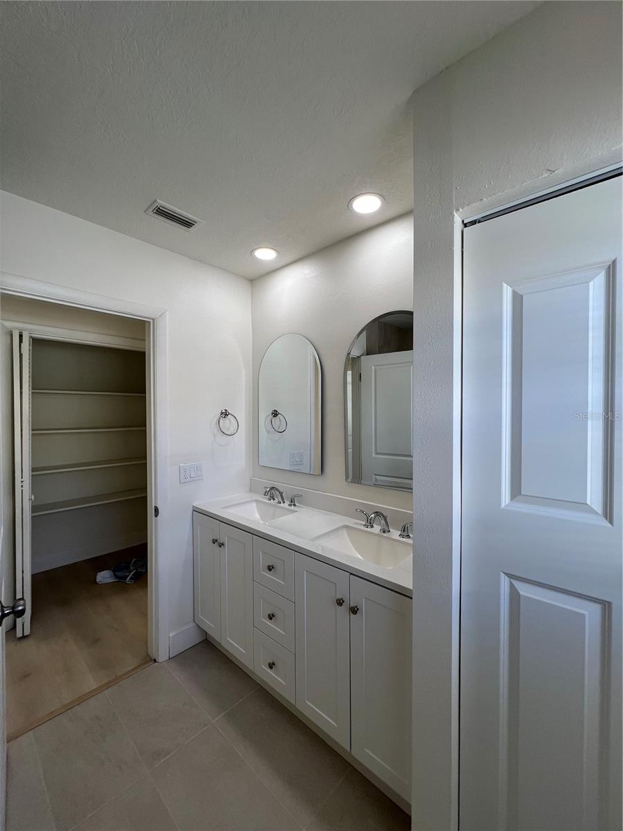 Image 28 of 63 For 2502 Tropical Shores Drive Se