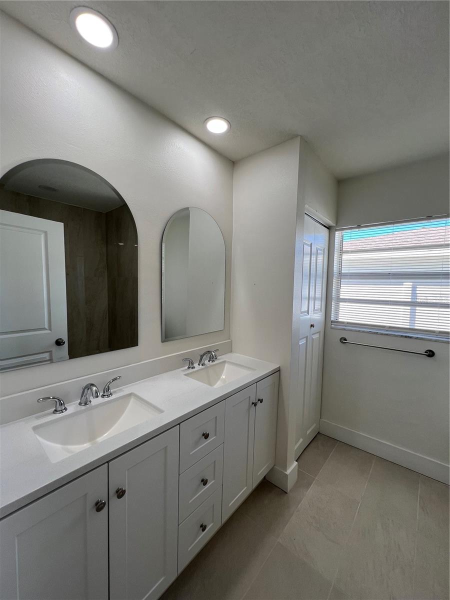 Image 29 of 63 For 2502 Tropical Shores Drive Se