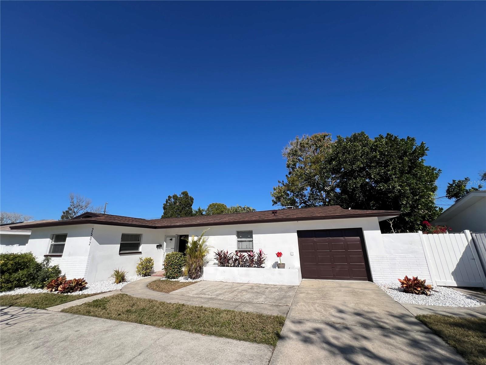 Image 52 of 63 For 2502 Tropical Shores Drive Se