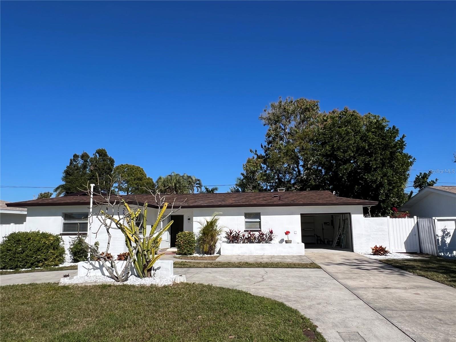 Image 6 of 63 For 2502 Tropical Shores Drive Se