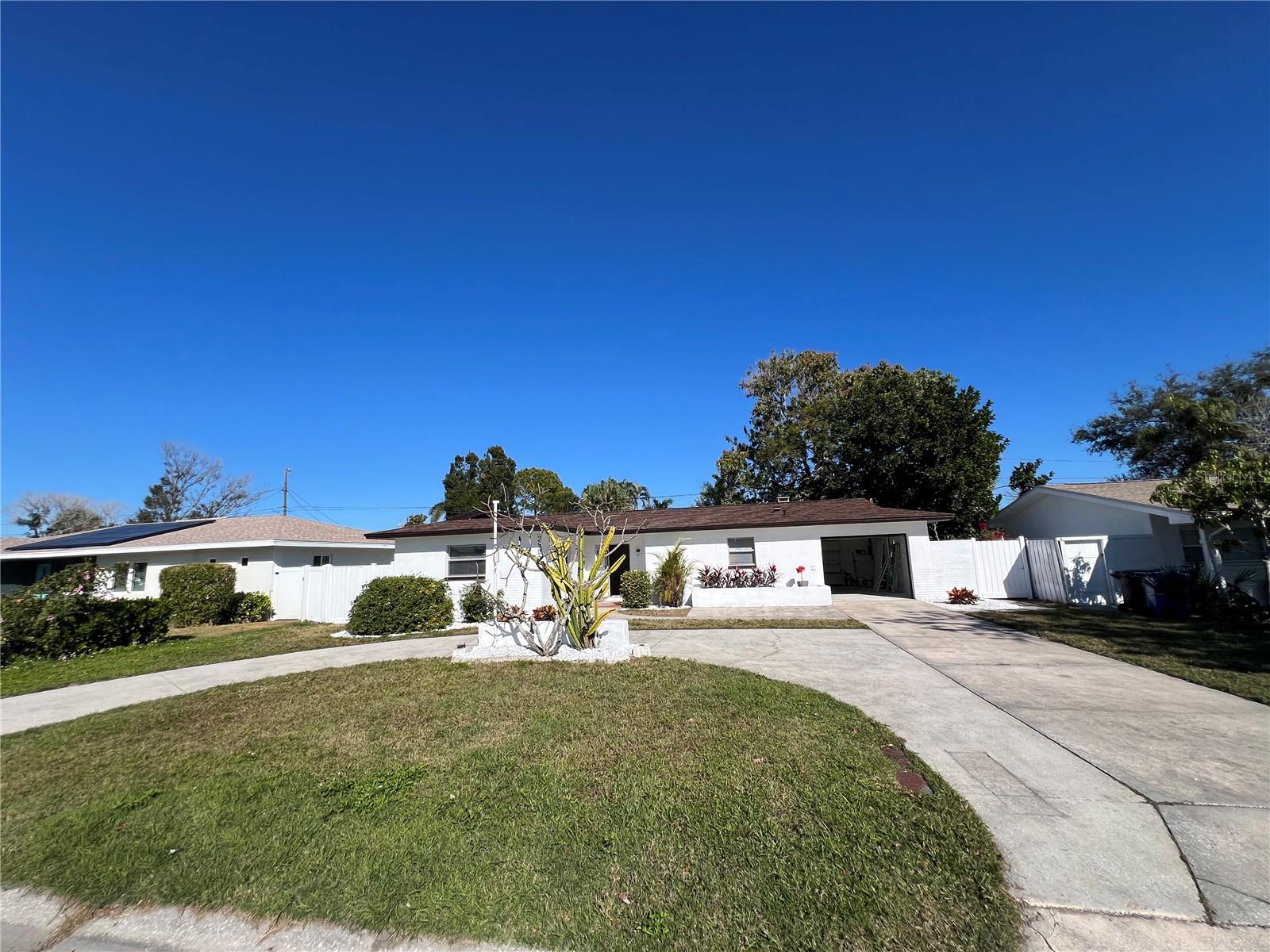 Image 7 of 63 For 2502 Tropical Shores Drive Se