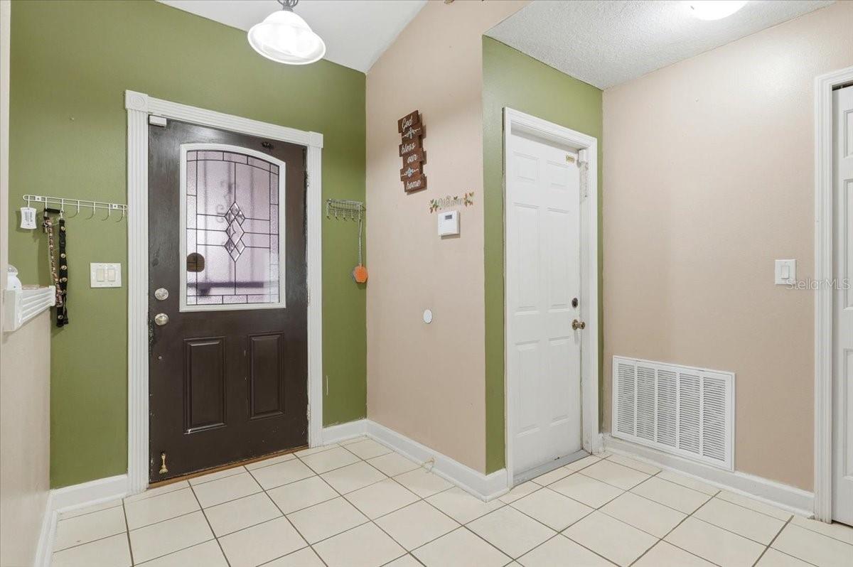 Listing photo id 10 for 713 Pincon Lane