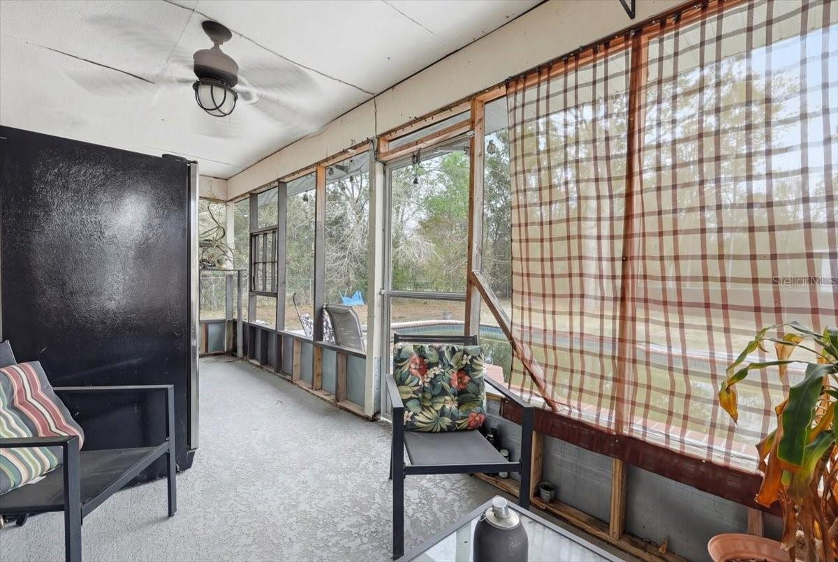 Listing photo id 18 for 713 Pincon Lane