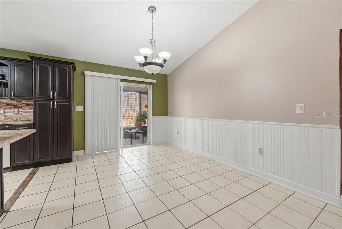 Listing photo id 2 for 713 Pincon Lane