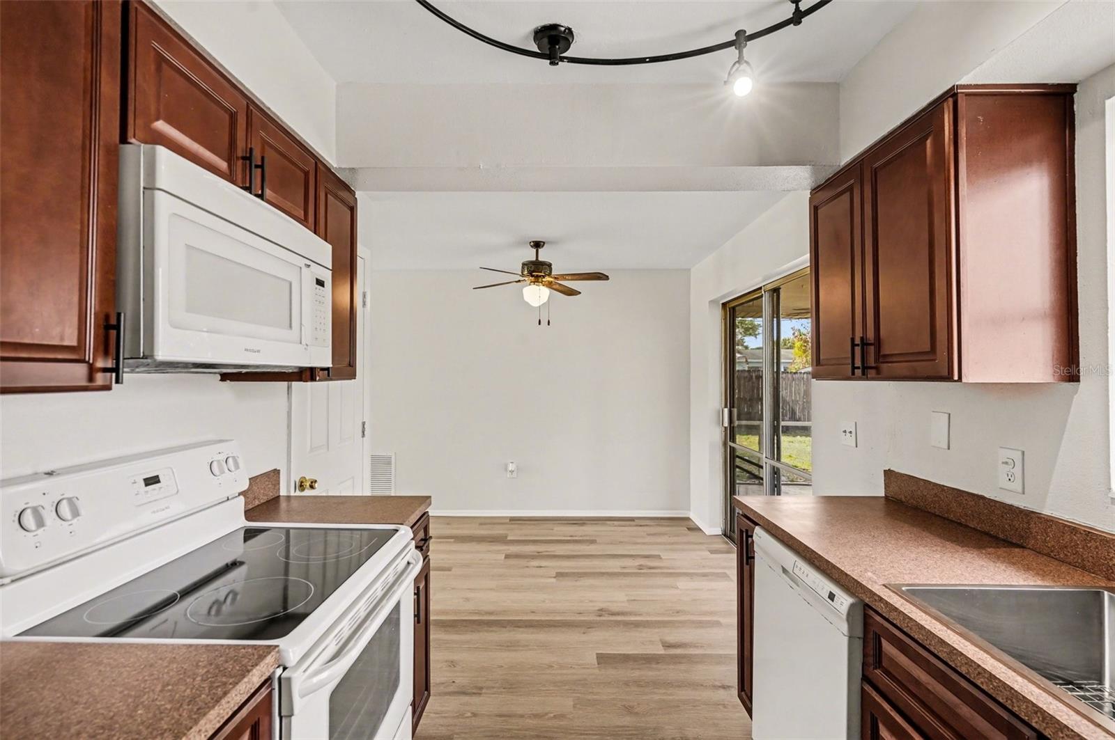 Image 10 of 28 For 770 Mohawk Avenue