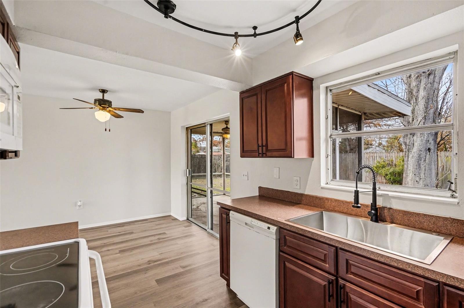 Image 12 of 28 For 770 Mohawk Avenue