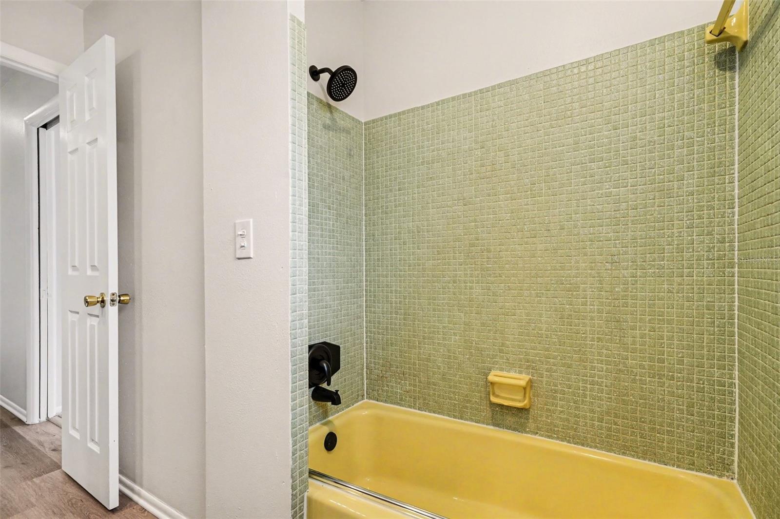 Image 14 of 28 For 770 Mohawk Avenue