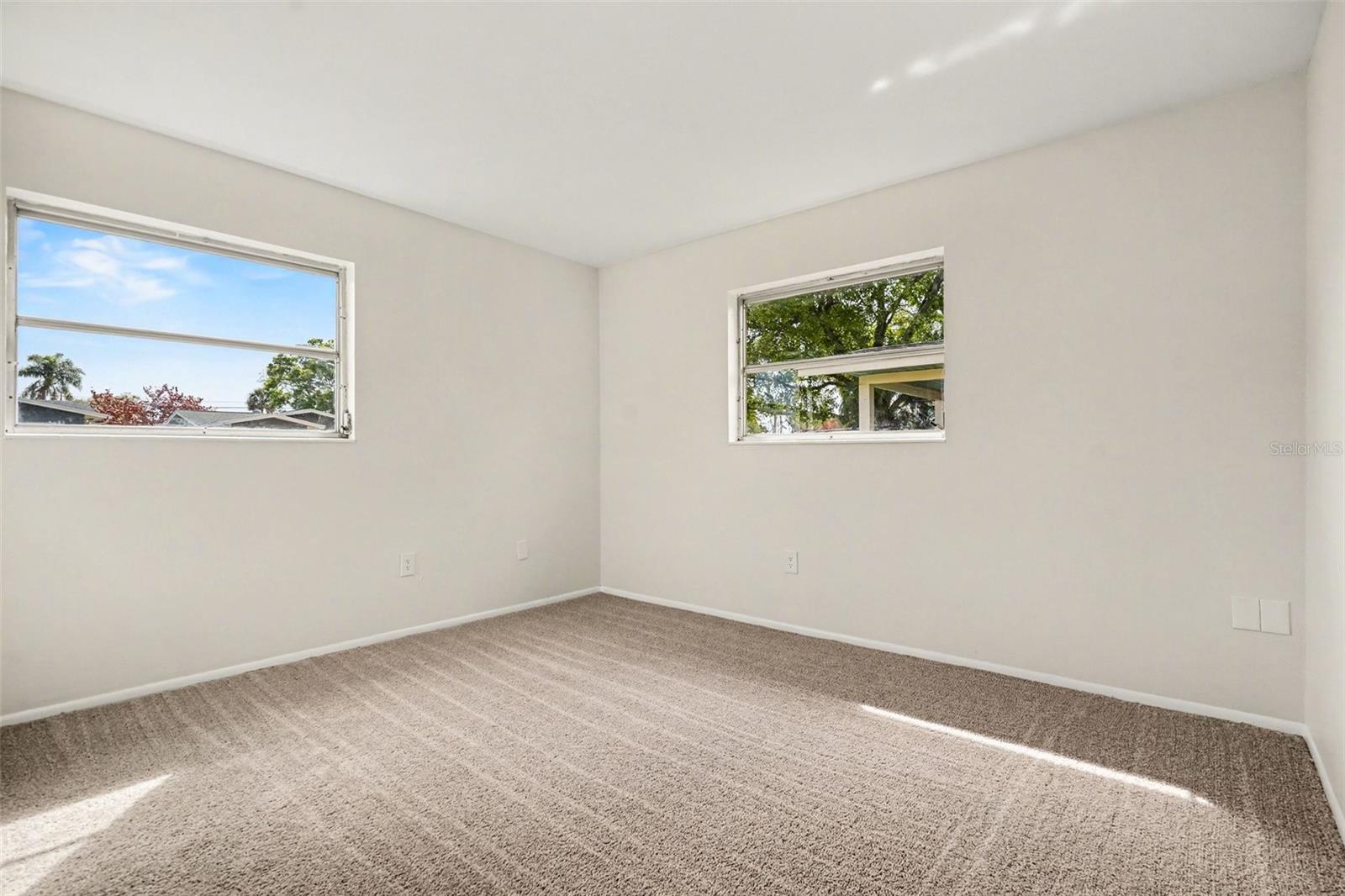 Image 20 of 28 For 770 Mohawk Avenue