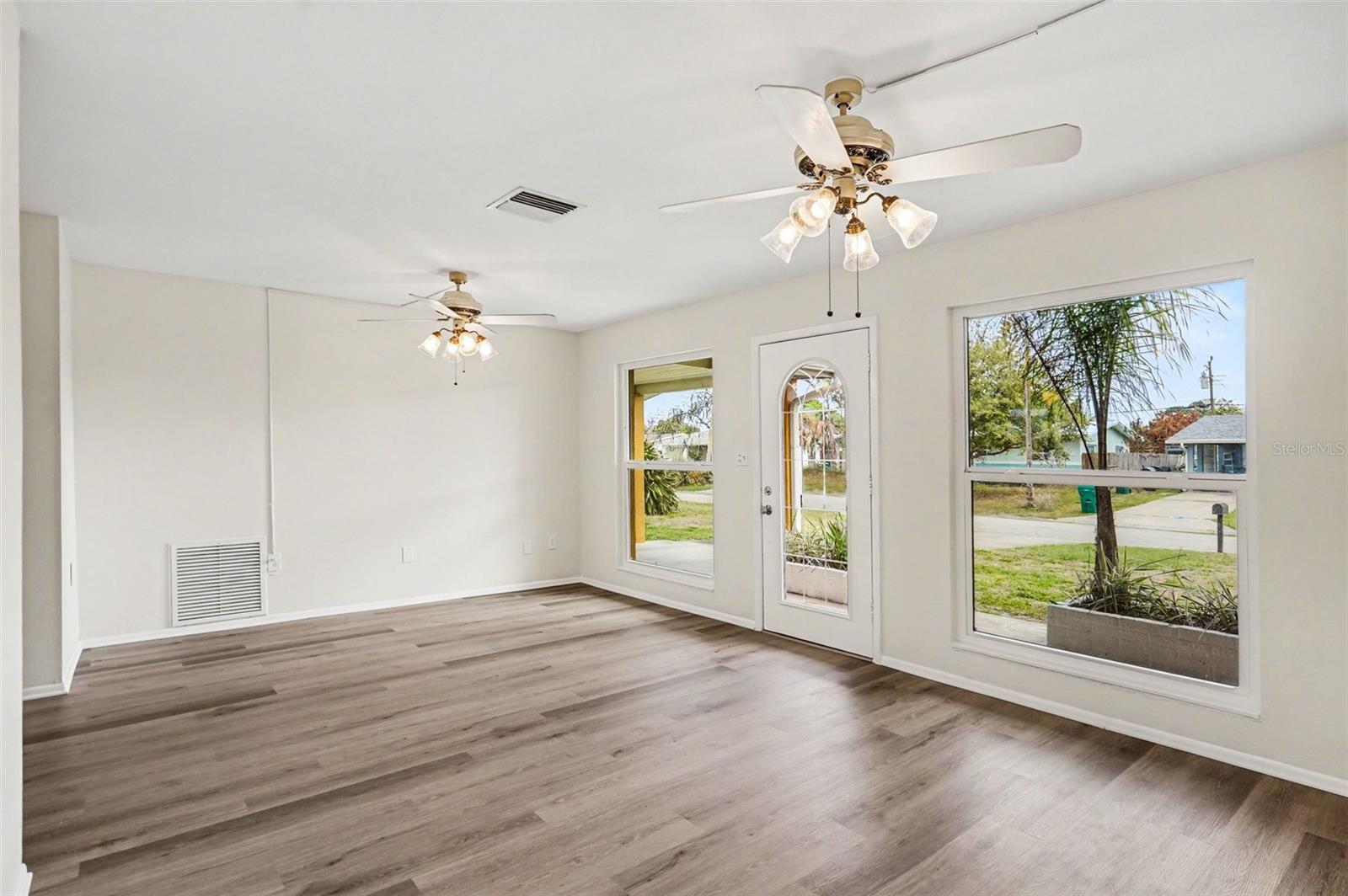 Image 4 of 28 For 770 Mohawk Avenue