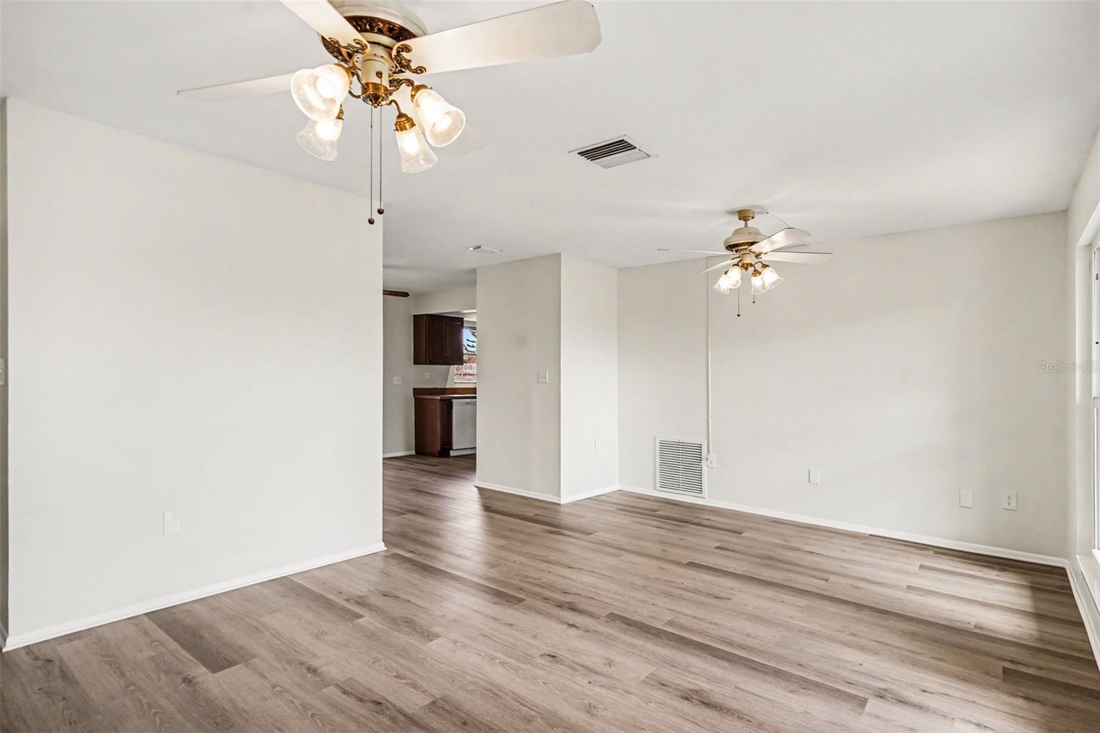 Image 6 of 28 For 770 Mohawk Avenue