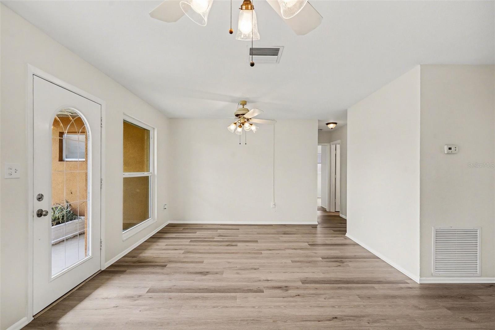 Image 7 of 28 For 770 Mohawk Avenue