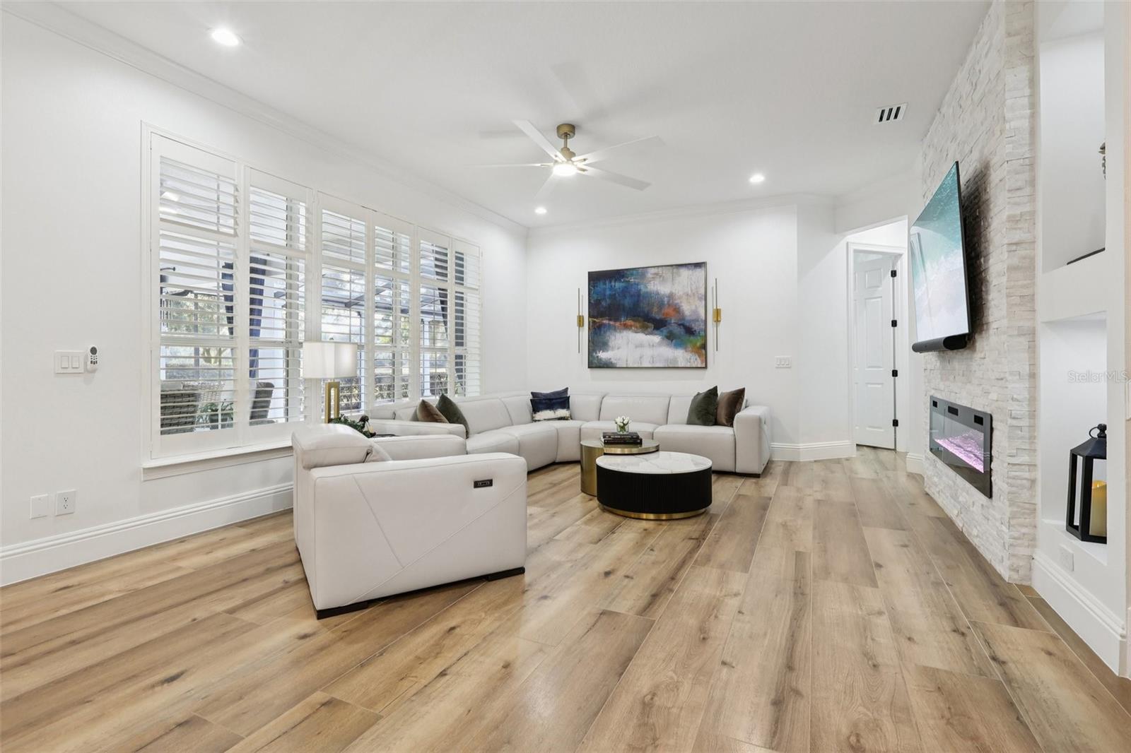 Image 11 of 67 For 5926 Blakeford Drive