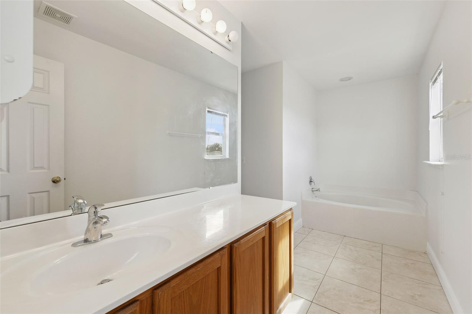 Image 25 of 39 For 11245 Dacre Lane