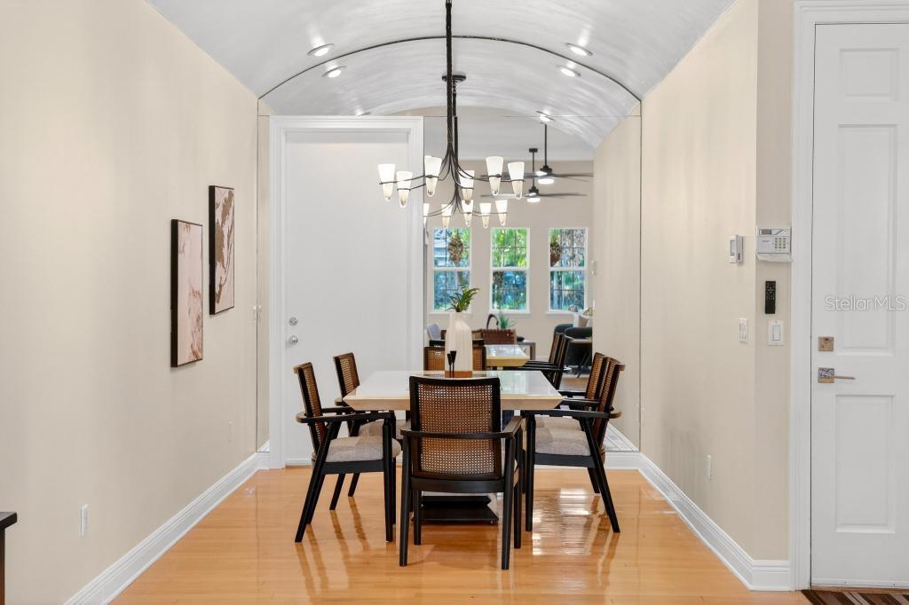 Image 16 of 89 For 548 Hyer Avenue