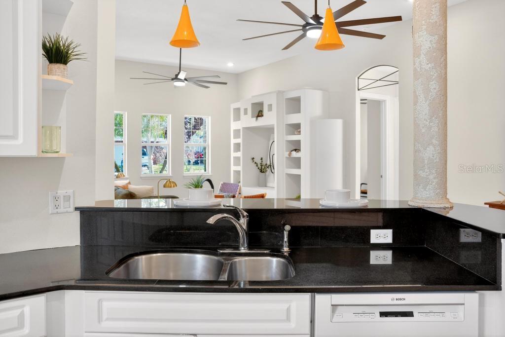 Image 19 of 89 For 548 Hyer Avenue