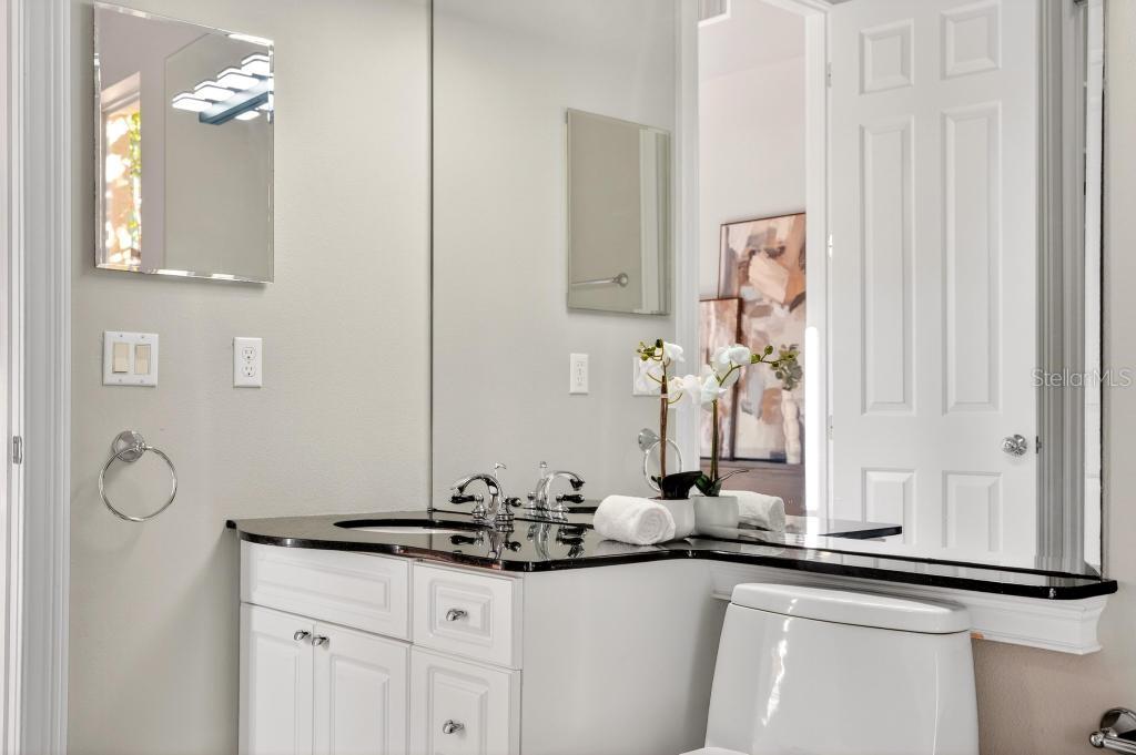 Image 22 of 89 For 548 Hyer Avenue