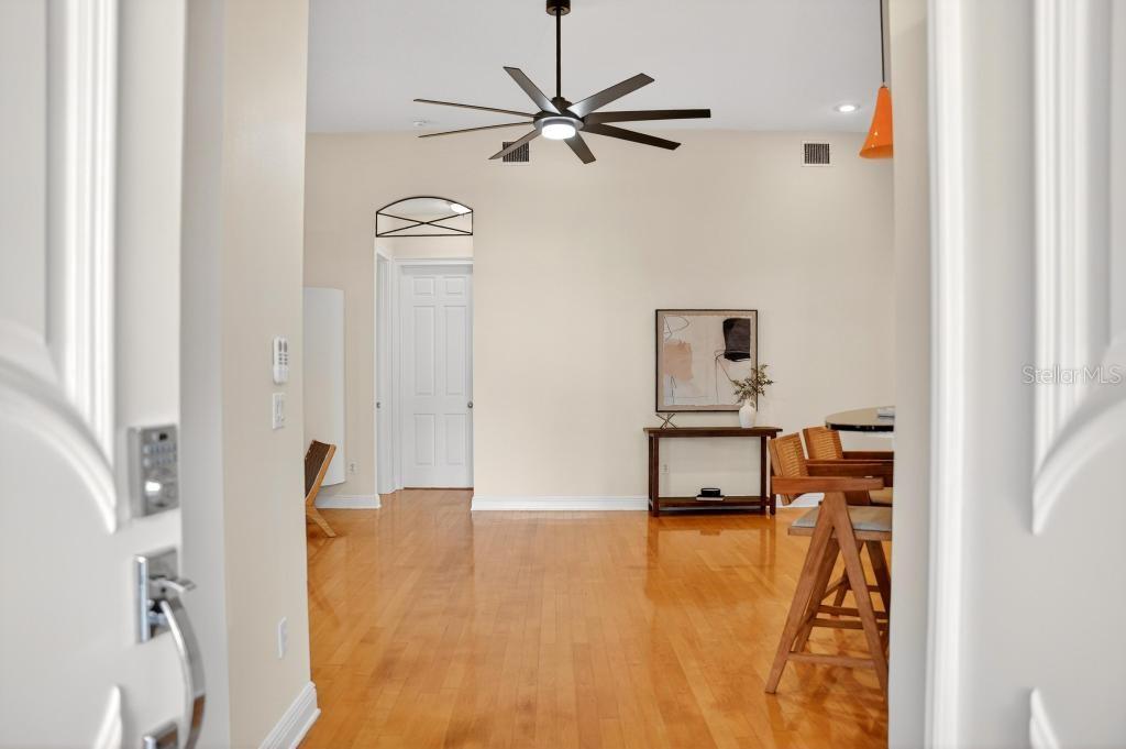 Image 30 of 89 For 548 Hyer Avenue