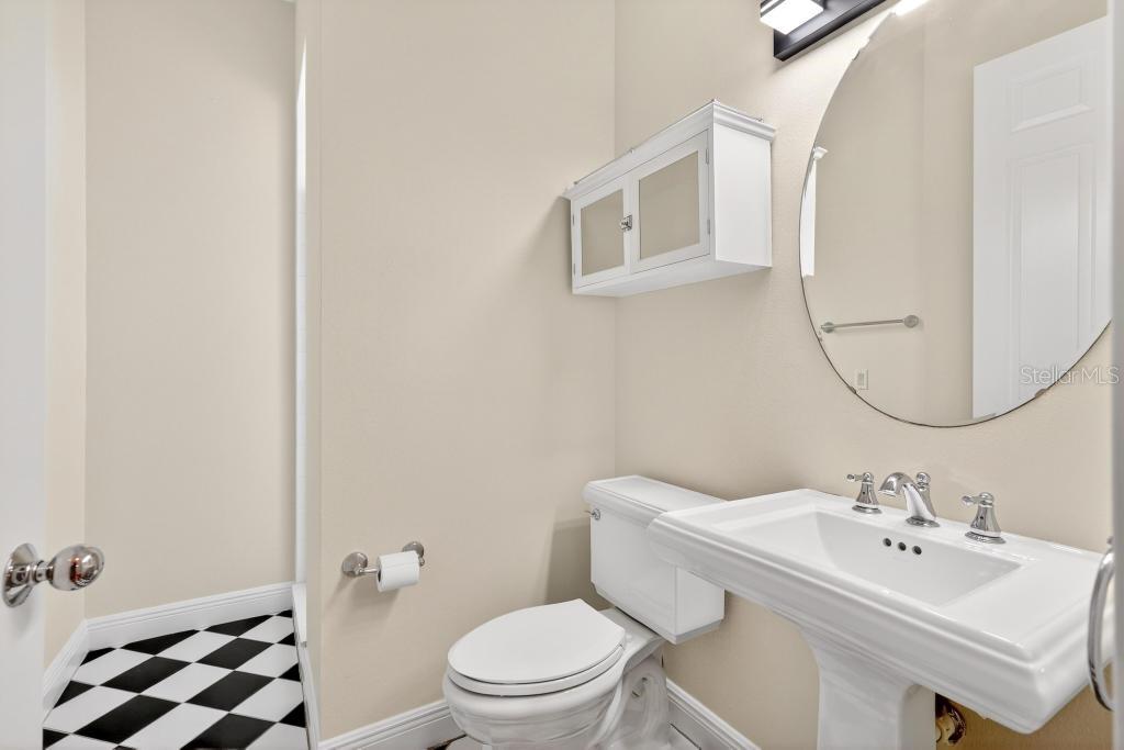 Image 41 of 89 For 548 Hyer Avenue