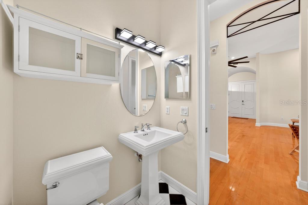 Image 43 of 89 For 548 Hyer Avenue