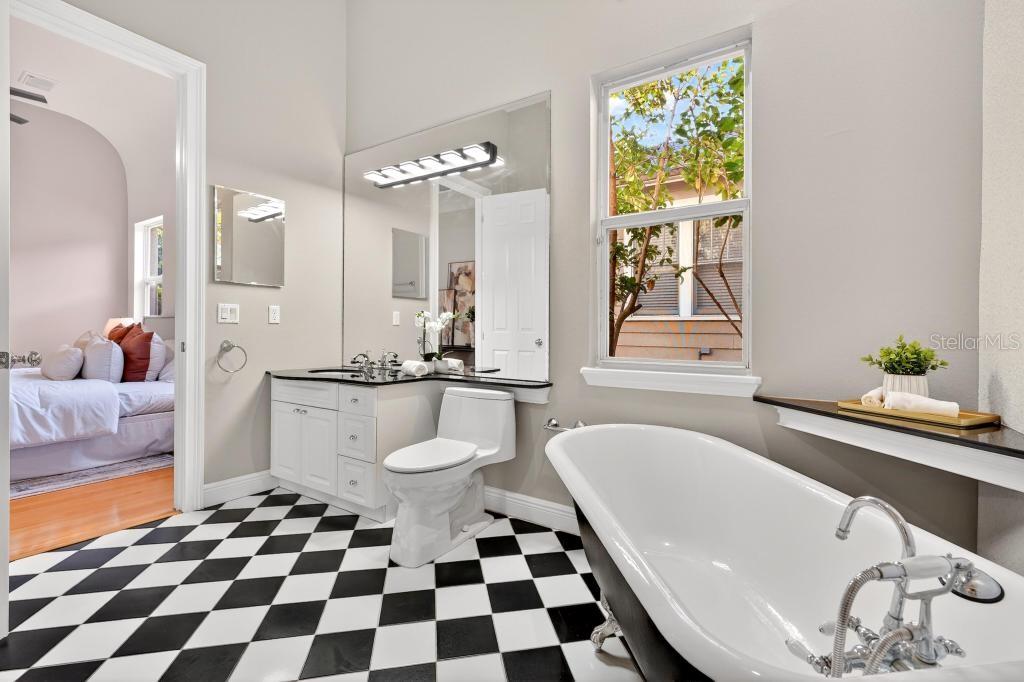 Image 45 of 89 For 548 Hyer Avenue