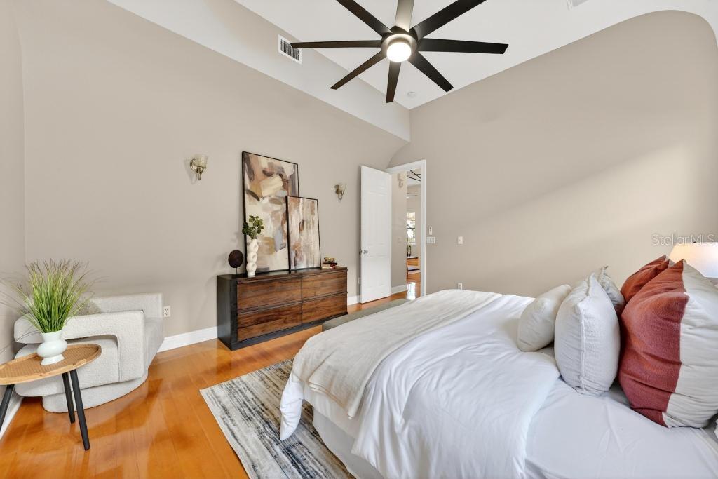 Image 52 of 89 For 548 Hyer Avenue