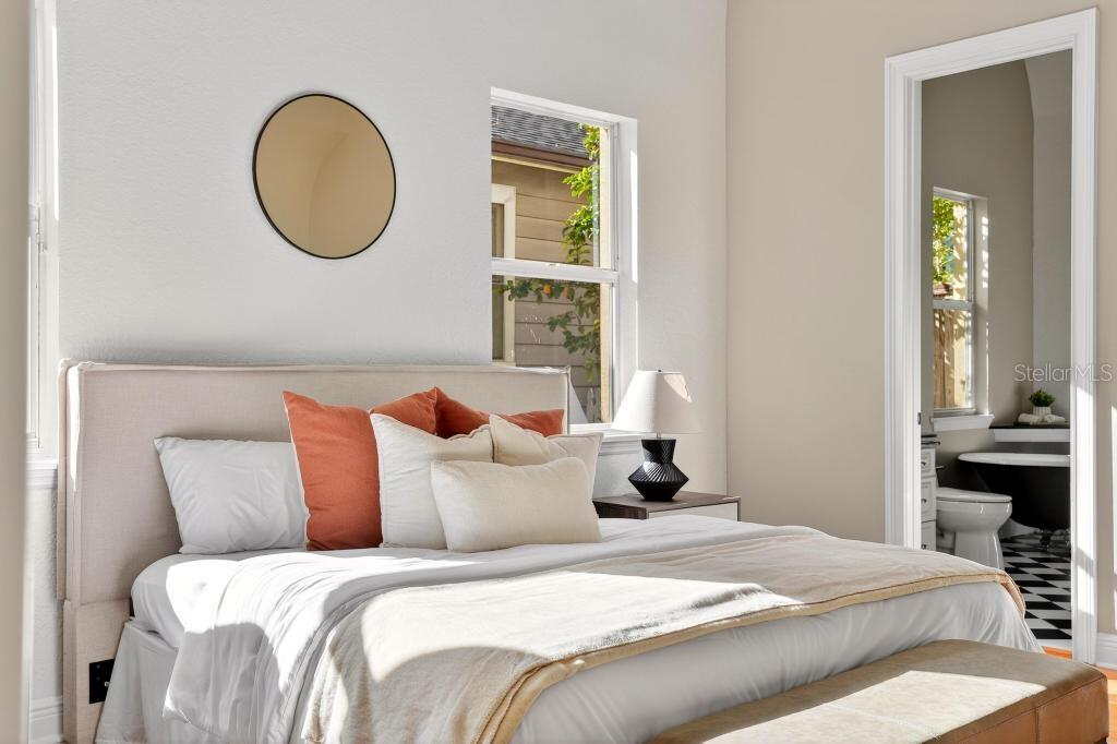 Image 6 of 89 For 548 Hyer Avenue