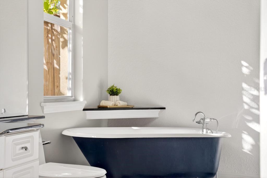 Image 9 of 89 For 548 Hyer Avenue