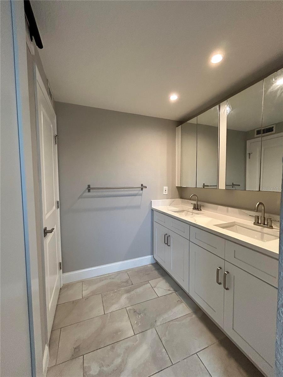 Image 22 of 33 For 8802 Bay Pointe Drive 102