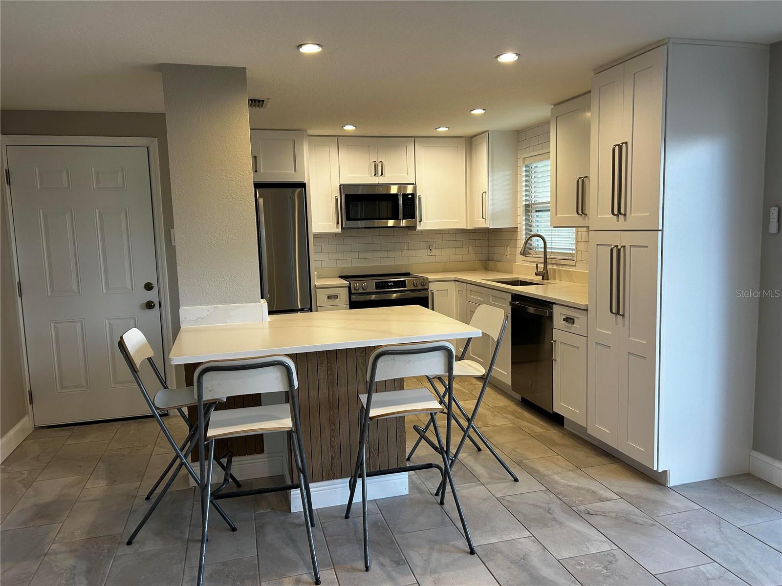 Image 4 of 33 For 8802 Bay Pointe Drive 102