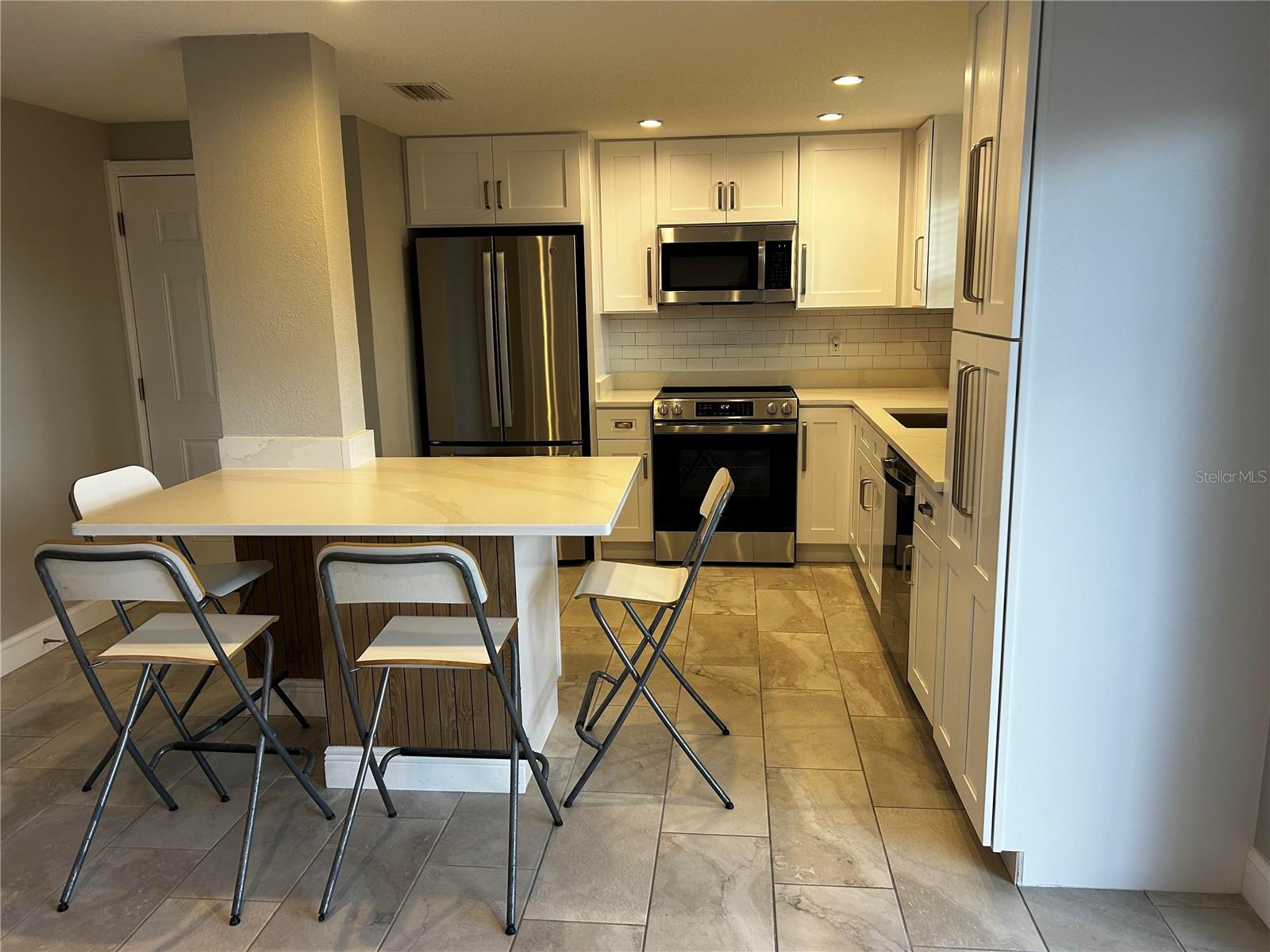 Image 8 of 33 For 8802 Bay Pointe Drive 102