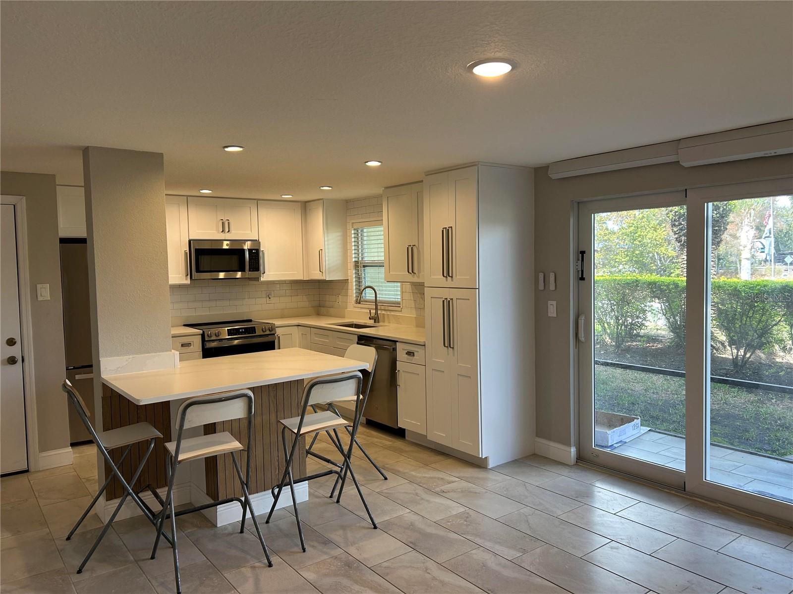 Image 9 of 33 For 8802 Bay Pointe Drive 102