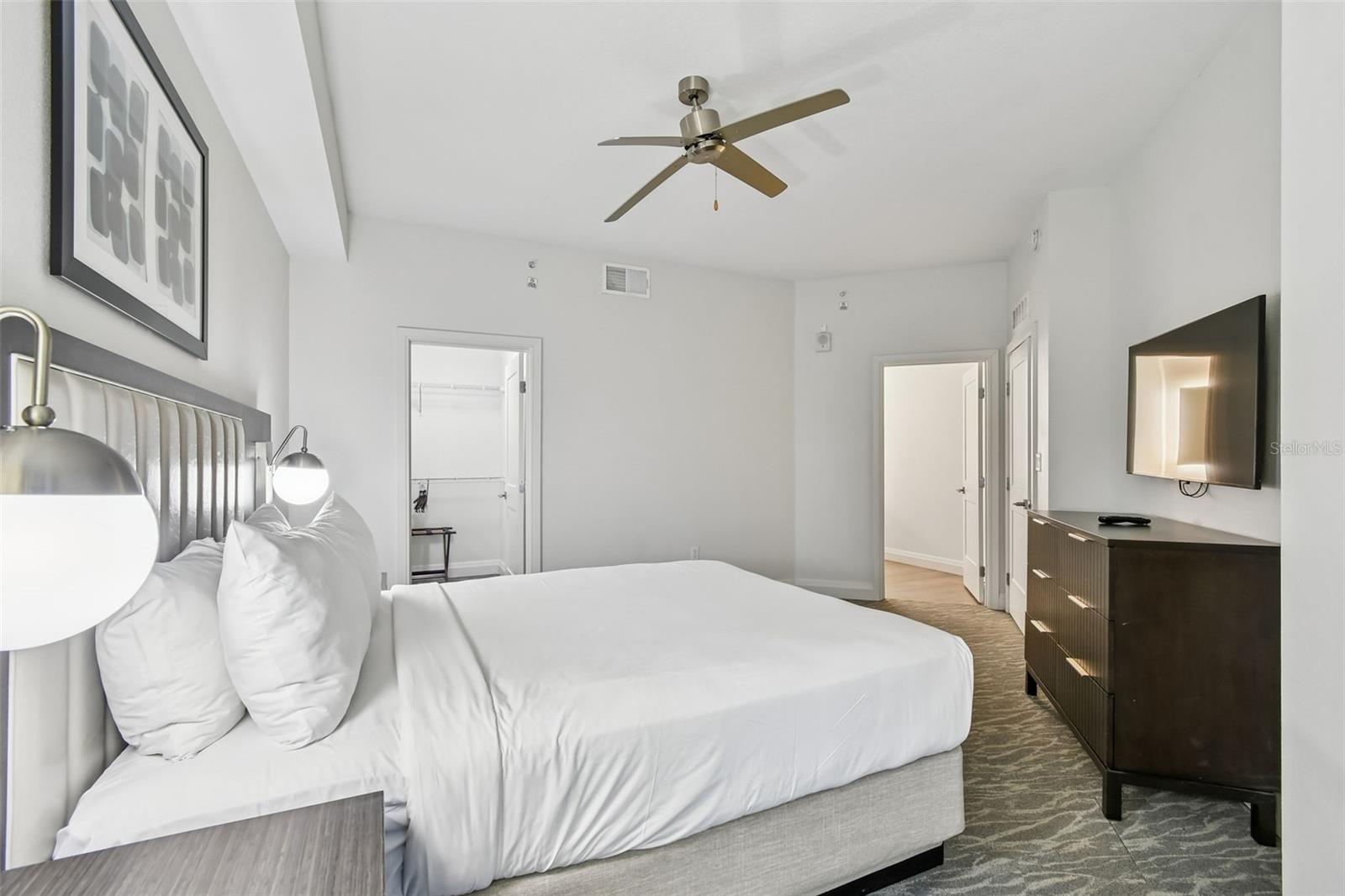 Image 21 of 30 For 14501 Grove Resort Ave 3621