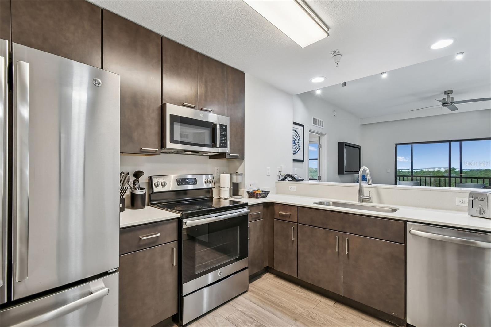 Image 6 of 30 For 14501 Grove Resort Ave 3621