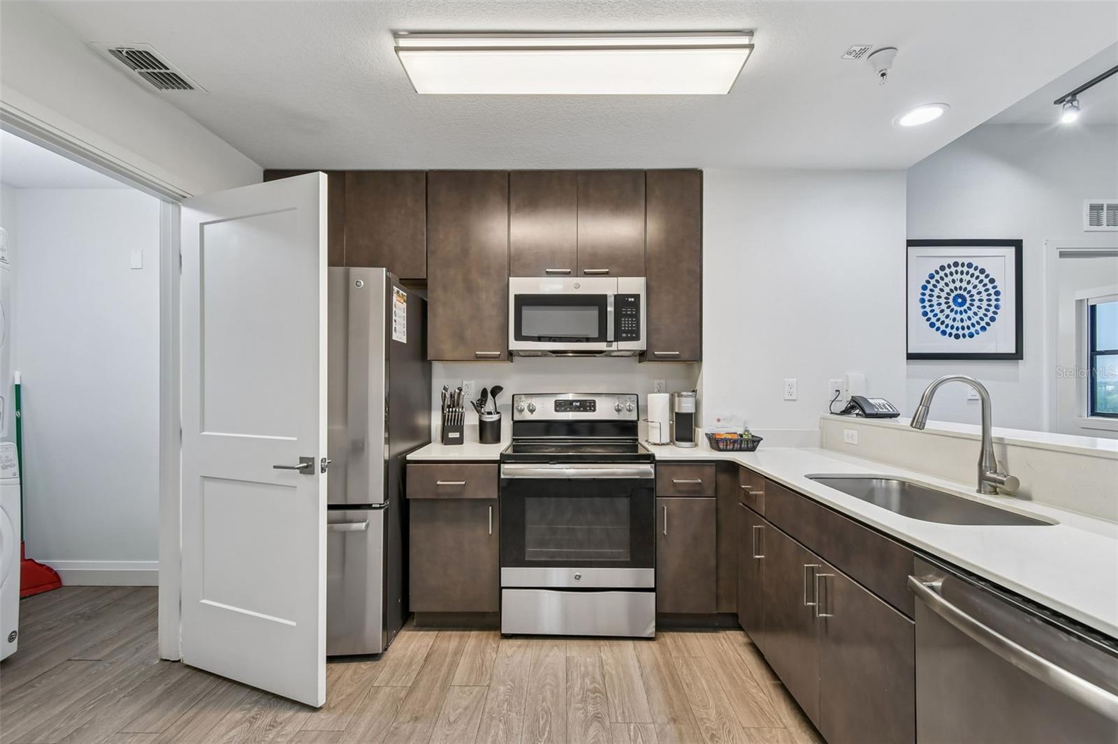 Image 7 of 30 For 14501 Grove Resort Ave 3621